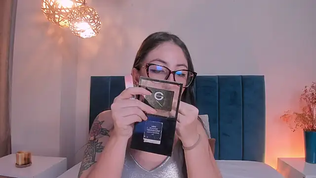 Snapshot of Emilywatsonn chatting on 06.17.26 Emilywatsonn online show from 06.17.26