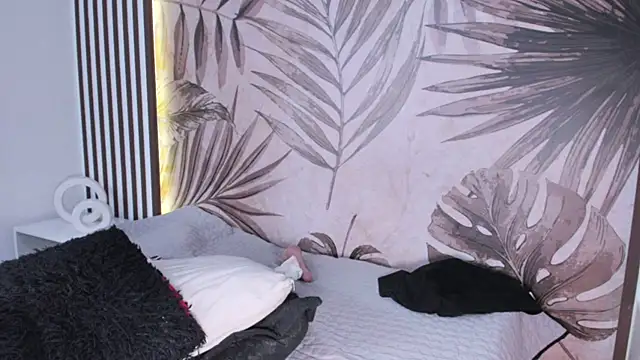 Samaantha-White online show from 02.04.25