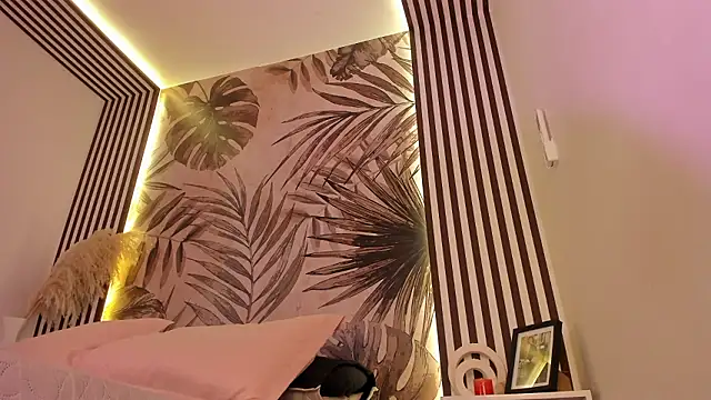 Snapshot of Samaantha-White chatting on 02.09.26 Samaantha-White online show from 02.09.26