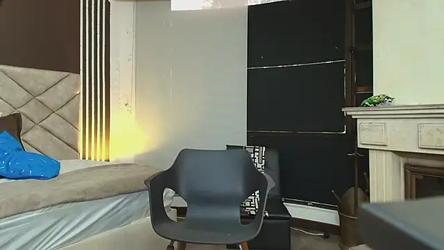 Snapshot of Ambarross chatting on 12.22.24 Ambarross online show from 12.22.24