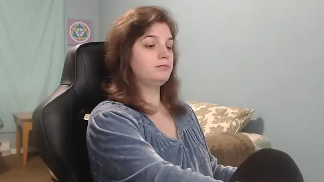 Snapshot of TreeJeanne chatting on 12.31.24 TreeJeanne online show from 12.31.24