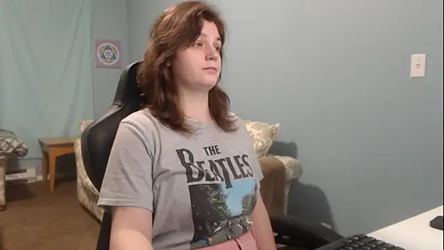 Snapshot of TreeJeanne chatting on 01.04.25 TreeJeanne online show from 01.04.25