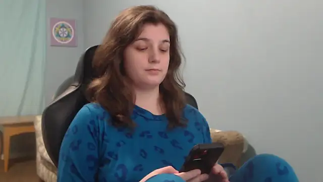 Snapshot of TreeJeanne chatting on 03.11.25 TreeJeanne online show from 03.11.25