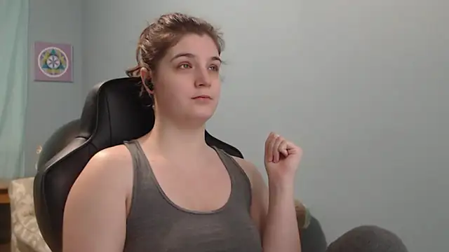 Snapshot of TreeJeanne chatting on 03.11.25 TreeJeanne online show from 03.11.25