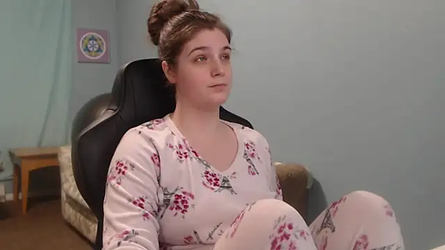 Snapshot of TreeJeanne chatting on 03.14.25 TreeJeanne online show from 03.14.25