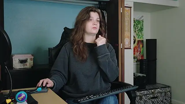 Snapshot of TreeJeanne chatting on 09.08.25 TreeJeanne online show from 09.08.25