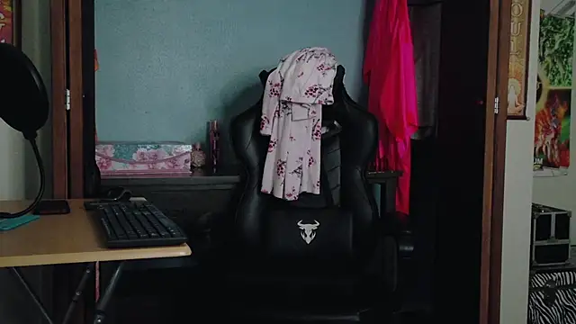 Snapshot of TreeJeanne chatting on 09.22.25 TreeJeanne online show from 09.22.25