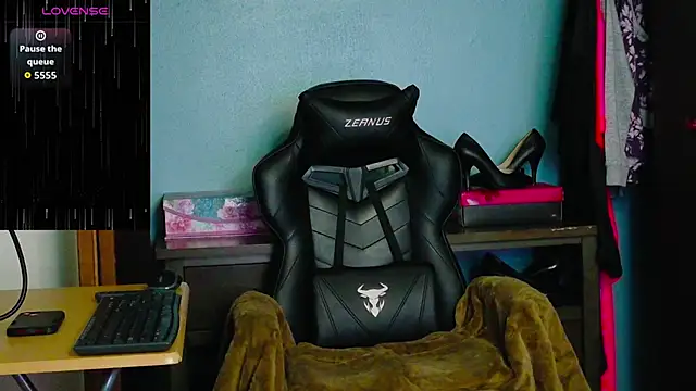 Snapshot of TreeJeanne chatting on 10.07.25 TreeJeanne online show from 10.07.25