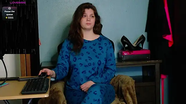 Snapshot of TreeJeanne chatting on 10.08.25 TreeJeanne online show from 10.08.25