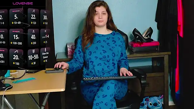 Snapshot of TreeJeanne chatting on 11.16.25 TreeJeanne online show from 11.16.25