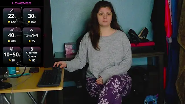 Snapshot of TreeJeanne chatting on 11.18.25 TreeJeanne online show from 11.18.25