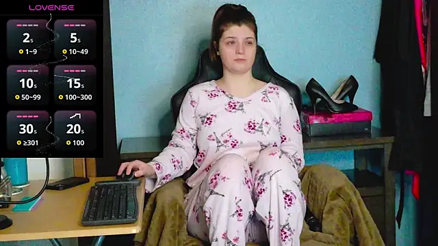 Snapshot of TreeJeanne chatting on 12.01.25 TreeJeanne online show from 12.01.25