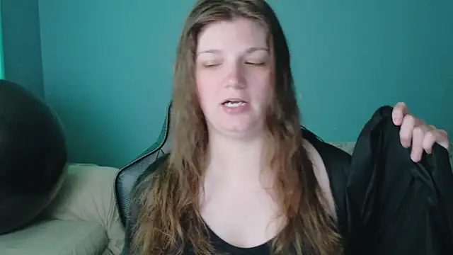 Snapshot of TreeJeanne chatting on 06.22.26 TreeJeanne online show from 06.22.26
