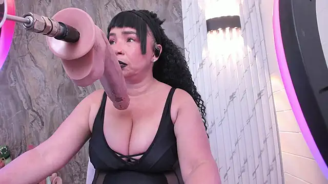 Snapshot of annie_wigg chatting on 11.04.25 annie wigg online show from 11.04.25