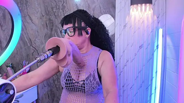 Snapshot of annie_wigg chatting on 11.07.25 annie wigg online show from 11.07.25