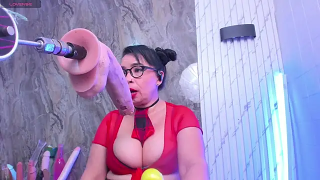 Snapshot of annie_wigg chatting on 11.24.25 annie wigg online show from 11.24.25