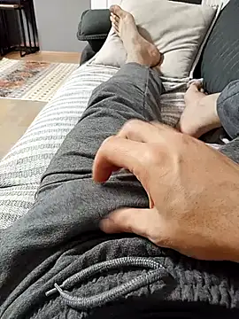 Snapshot of xozox chatting on 11.23.25 xozox online show from 11.23.25