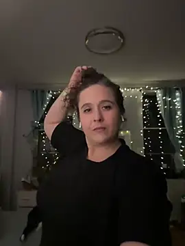 Snapshot of sylviahhh chatting on 03.29.26 sylviahhh online show from 03.29.26