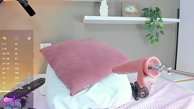 Snapshot of ashley_nicoll chatting on 12.03.25 ashley nicoll online show from 12.03.25