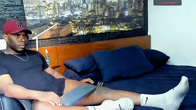 Snapshot of thomas_santtos1 chatting on 02.25.25 thomas santtos1 online show from 02.25.25