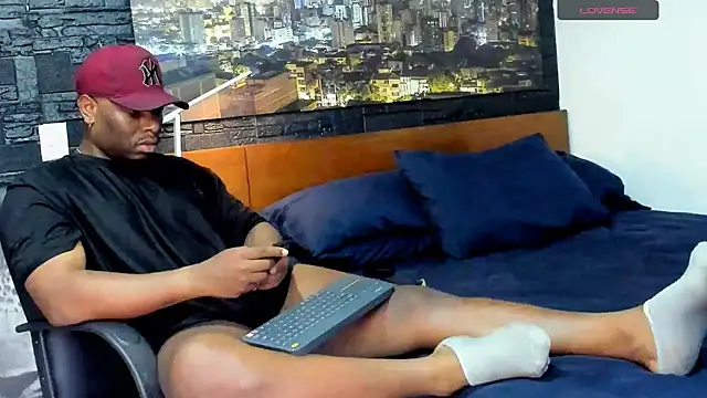 Snapshot of thomas_santtos1 chatting on 03.19.25 thomas santtos1 online show from 03.19.25