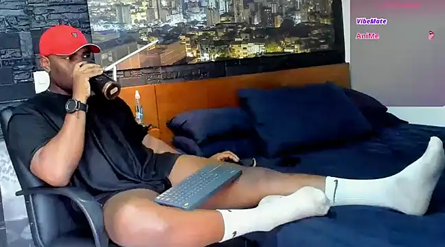 Snapshot of thomas_santtos1 chatting on 03.21.25 thomas santtos1 online show from 03.21.25