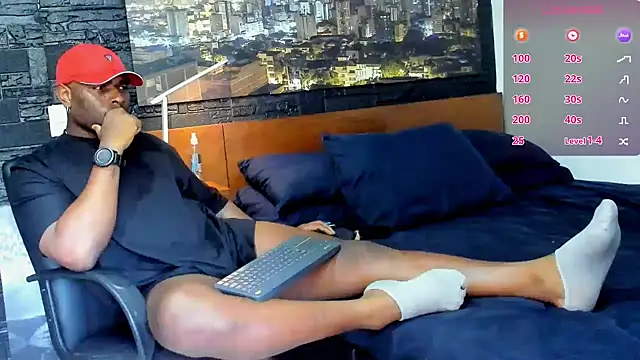 Snapshot of thomas_santtos1 chatting on 03.21.25 thomas santtos1 online show from 03.21.25