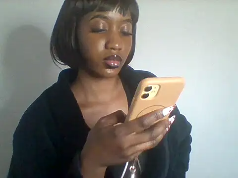 Queeen model online show from 07.09.26