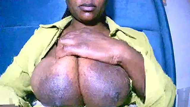 Snapshot of Bustypillows chatting on 05.26.26 Bustypillows online show from 05.26.26