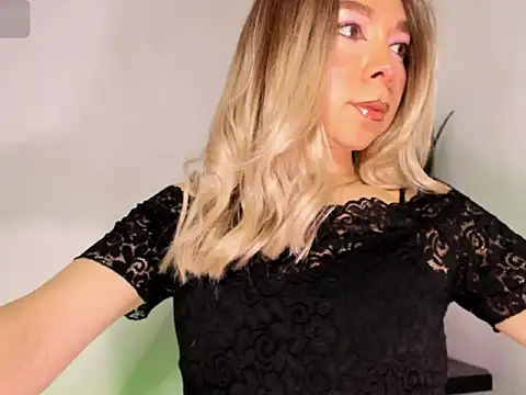 victoria qq online show from 10.25.25