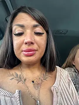 Snapshot of RuslanaXX chatting on 11.17.25 RuslanaXX online show from 11.17.25