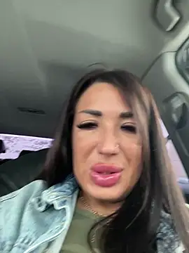 Snapshot of RuslanaXX chatting on 12.15.25 RuslanaXX online show from 12.15.25