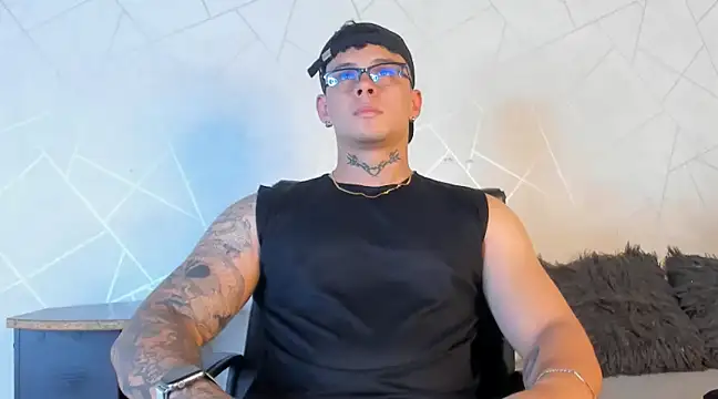 Snapshot of NoahhBrown chatting on 01.09.25 NoahhBrown online show from 01.09.25