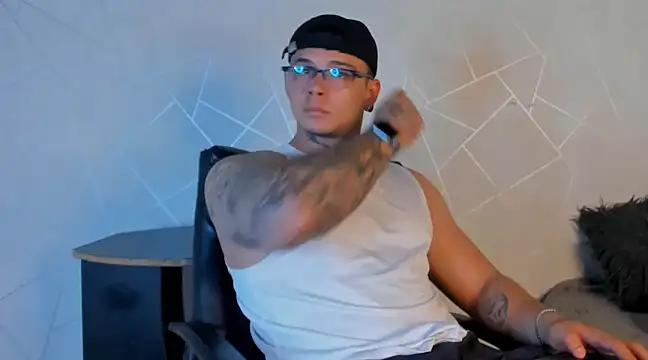 Snapshot of NoahhBrown chatting on 01.11.25 NoahhBrown online show from 01.11.25