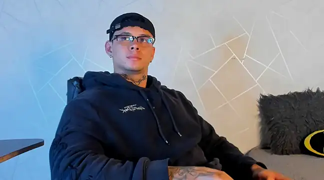 Snapshot of NoahhBrown chatting on 01.12.25 NoahhBrown online show from 01.12.25