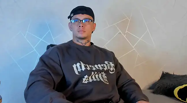 Snapshot of NoahhBrown chatting on 01.16.25 NoahhBrown online show from 01.16.25