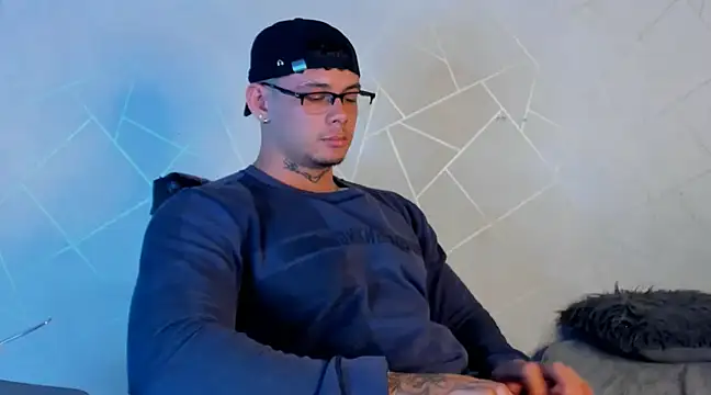 Snapshot of NoahhBrown chatting on 01.21.25 NoahhBrown online show from 01.21.25