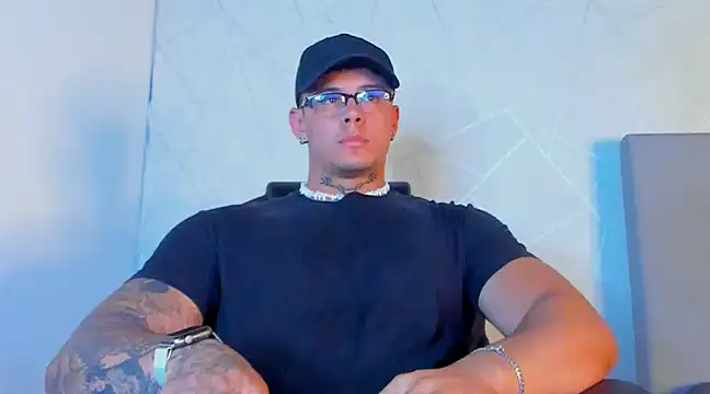 Snapshot of NoahhBrown chatting on 01.28.25 NoahhBrown online show from 01.28.25