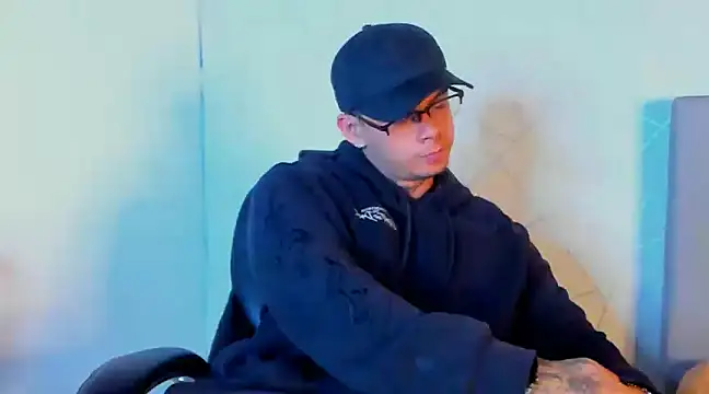 Snapshot of NoahhBrown chatting on 01.29.25 NoahhBrown online show from 01.29.25