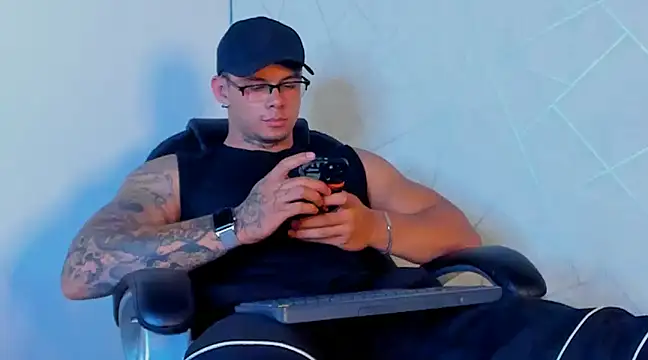 Snapshot of NoahhBrown chatting on 01.29.25 NoahhBrown online show from 01.29.25