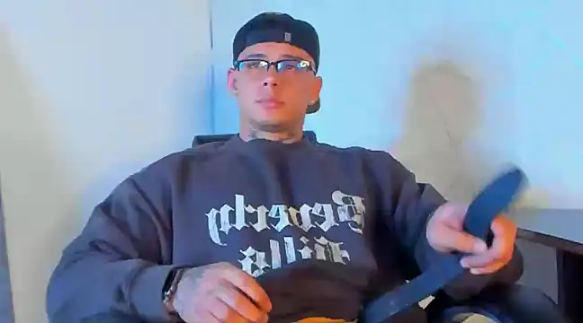 Snapshot of NoahhBrown chatting on 02.03.25 NoahhBrown online show from 02.03.25