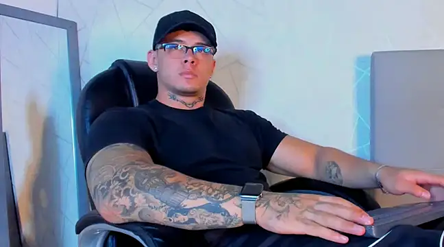 Snapshot of NoahhBrown chatting on 02.06.25 NoahhBrown online show from 02.06.25