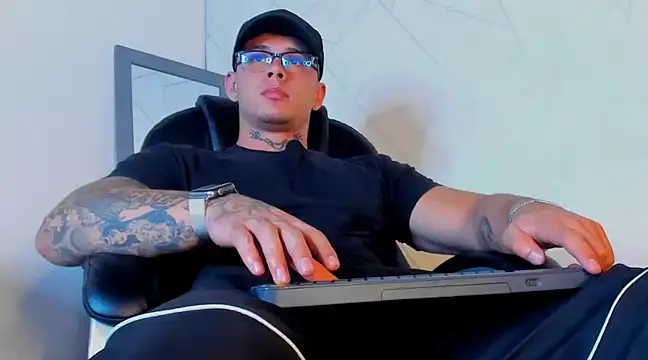 Snapshot of NoahhBrown chatting on 02.06.25 NoahhBrown online show from 02.06.25