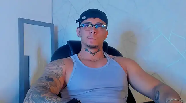 Snapshot of NoahhBrown chatting on 02.13.25 NoahhBrown online show from 02.13.25