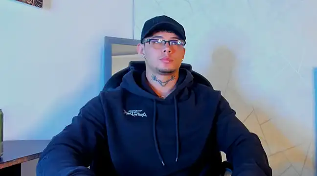 Snapshot of NoahhBrown chatting on 02.16.25 NoahhBrown online show from 02.16.25