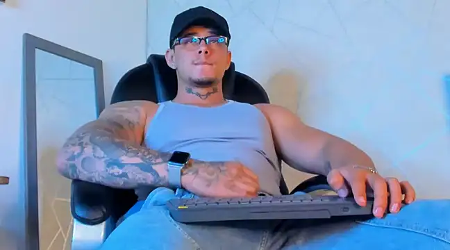 Snapshot of NoahhBrown chatting on 02.20.25 NoahhBrown online show from 02.20.25