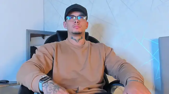 Snapshot of NoahhBrown chatting on 02.21.25 NoahhBrown online show from 02.21.25