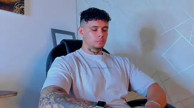 Snapshot of NoahhBrown chatting on 02.28.25 NoahhBrown online show from 02.28.25