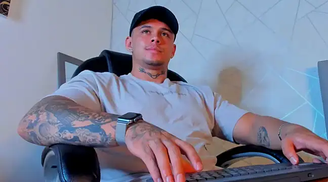 Snapshot of NoahhBrown chatting on 02.28.25 NoahhBrown online show from 02.28.25