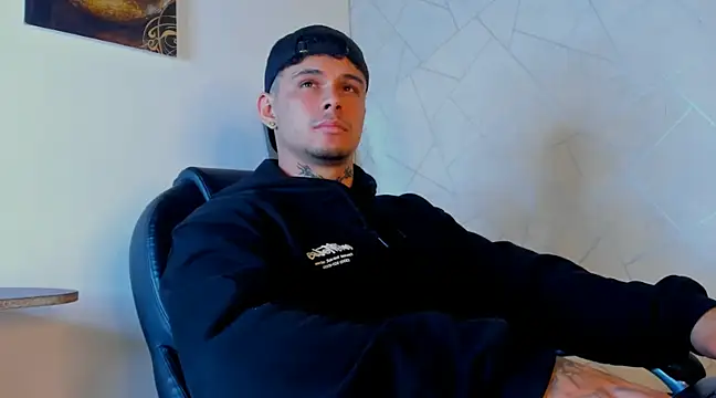 Snapshot of NoahhBrown chatting on 03.03.25 NoahhBrown online show from 03.03.25